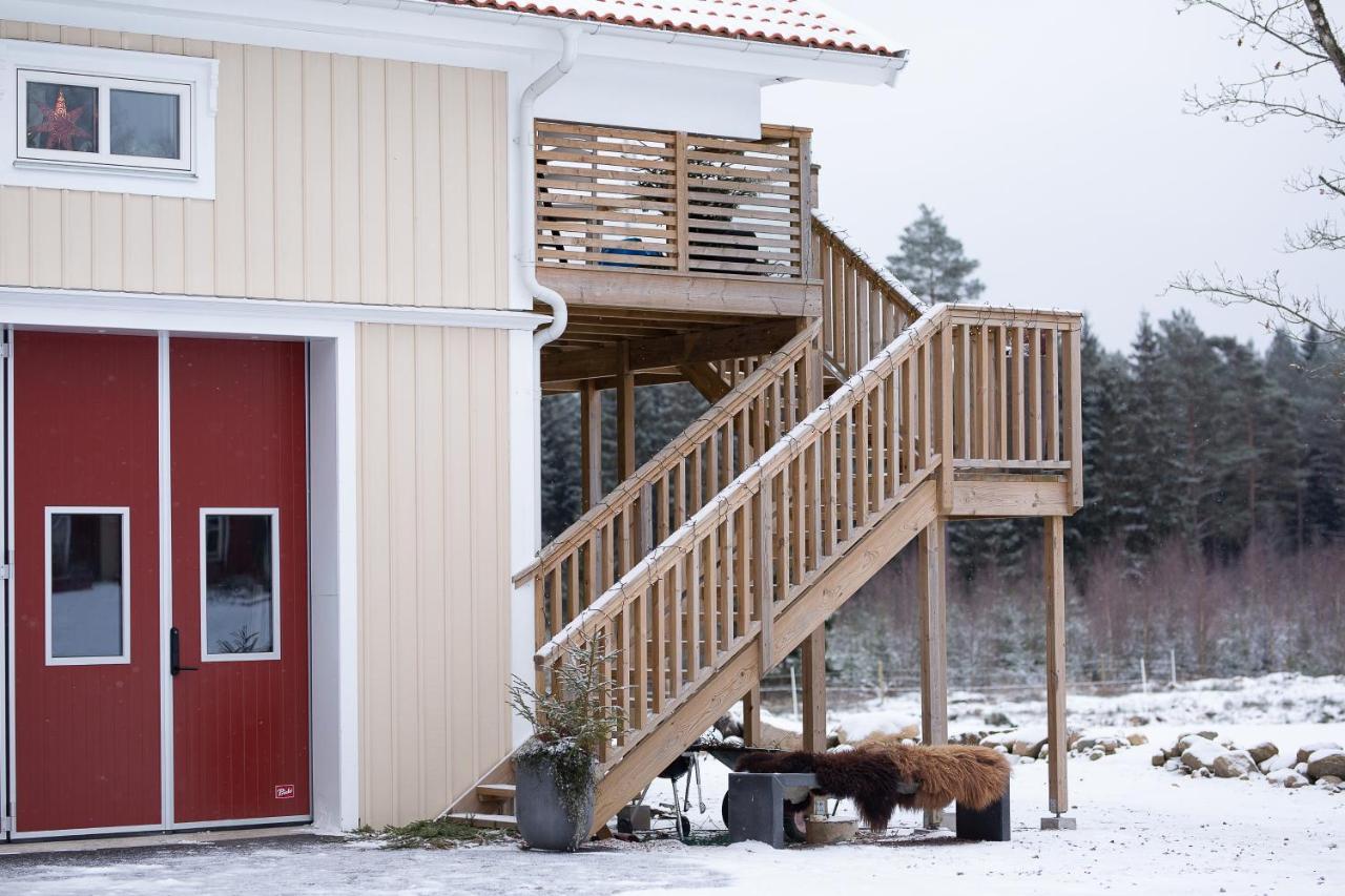 Villa Mysig Laegenhet Med Oeppen Planloesning Pa Haestgard. Ljung Exterior foto